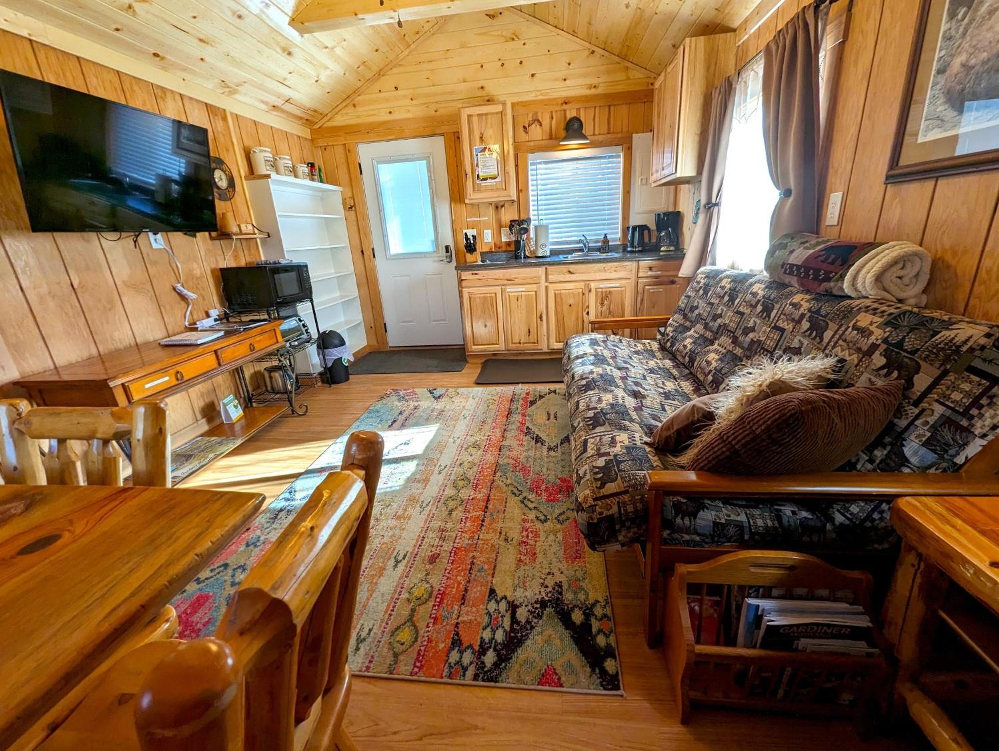Yellowstone'S Treasure Cabins Gardiner Exterior foto