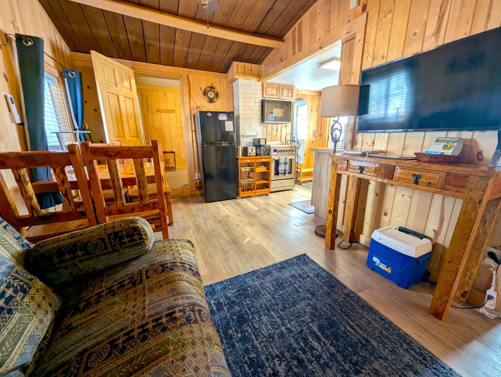 Yellowstone'S Treasure Cabins Gardiner Exterior foto