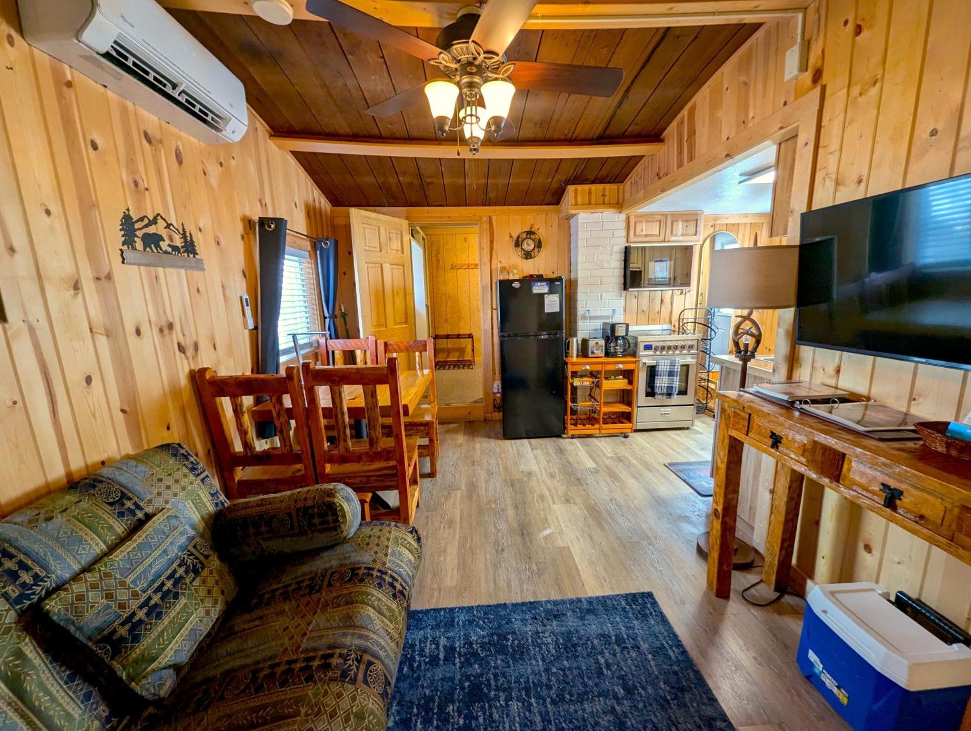 Yellowstone'S Treasure Cabins Gardiner Exterior foto